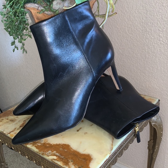 Sam Edelman Shoes - SAM EDELMAN Black leather ankle boots, 3.5” stiletto heel, side zip. 9/40 EUC